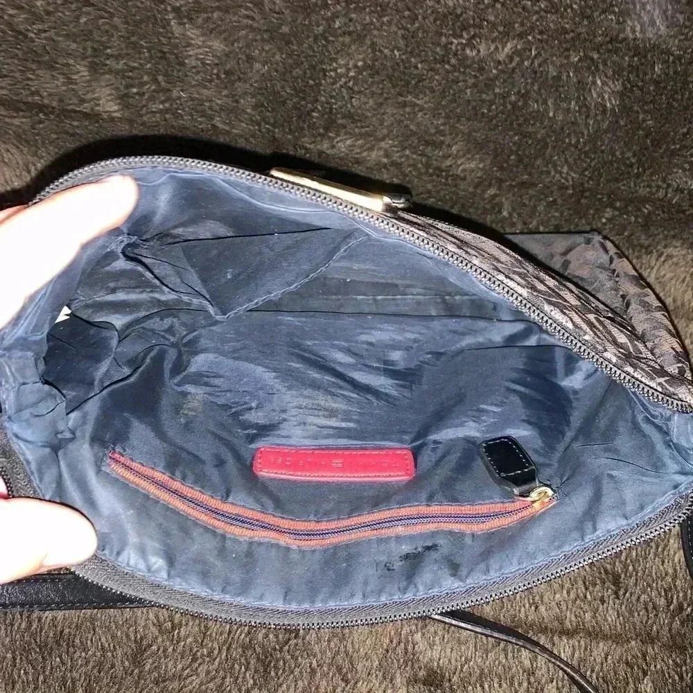 Tommy Hilfiger Black Logo Printed Crossbody Bag Purse - Picture 4 of 4